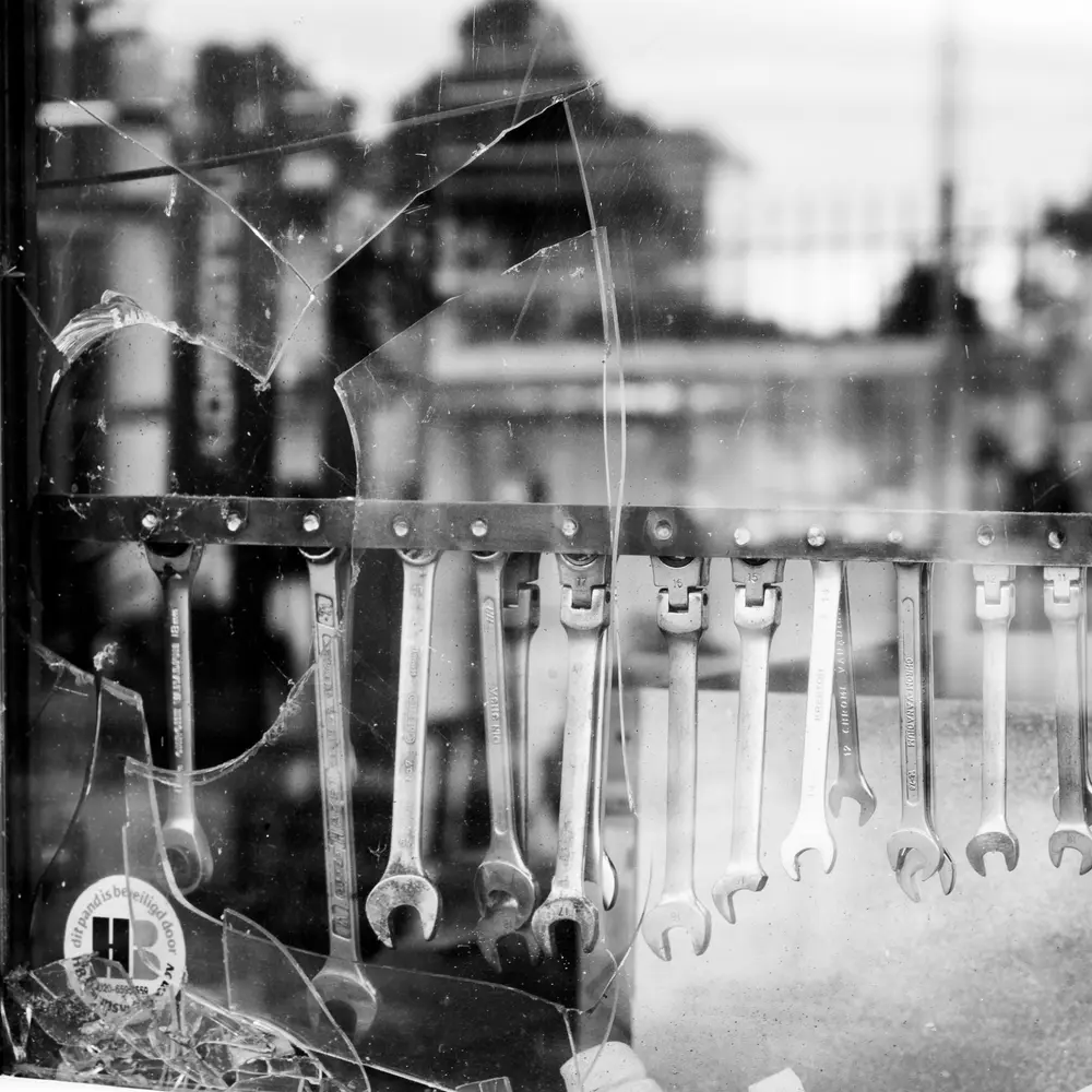 Falling apart, photo 1 of 3, by Carola Barth