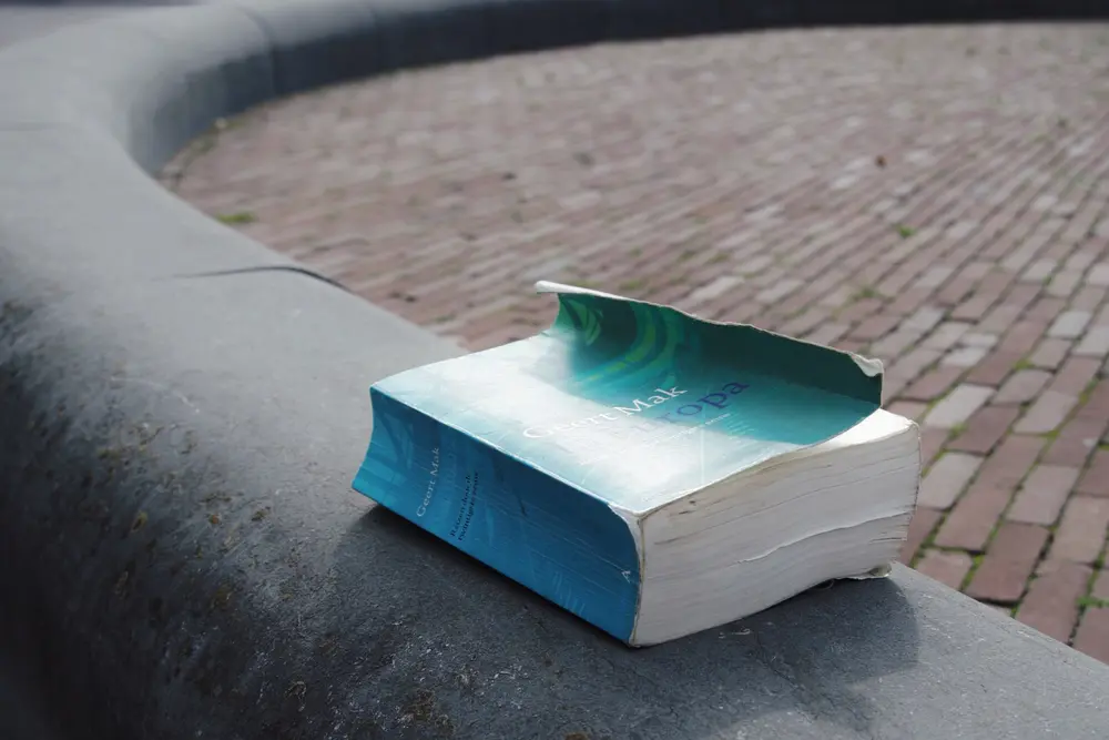 Falling apart, photo 1 of 3, by Marina Kiliushyk